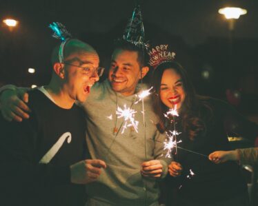 Friends celebrating New Year's Eve sober
