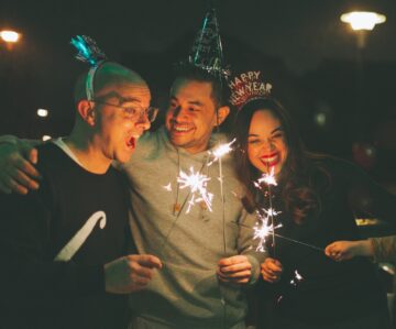 Friends celebrating New Year's Eve sober